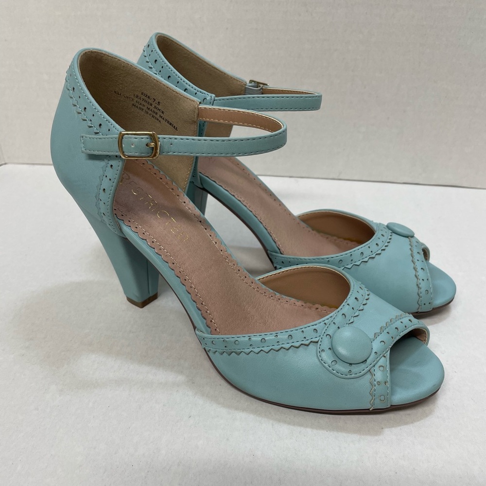 Leather sandals